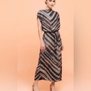 GRADE & GATHER drape front satin print midi belted dress in slate size large